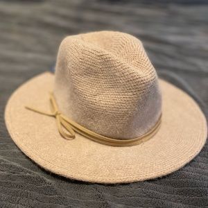Felt wide brimmed hat